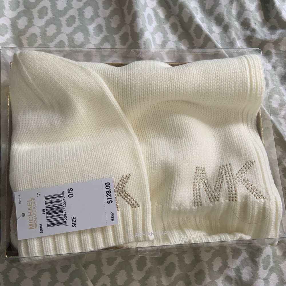 Beautiful hat and scarf 100% authentic